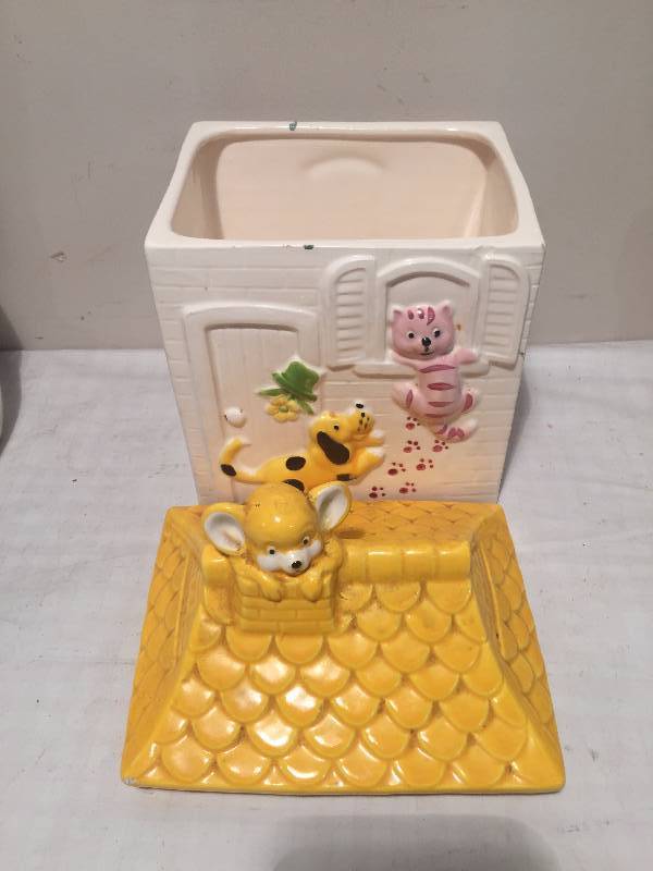 VINTAGE COOKIE JAR