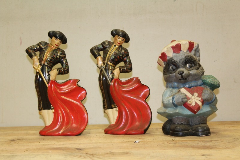 Figurines