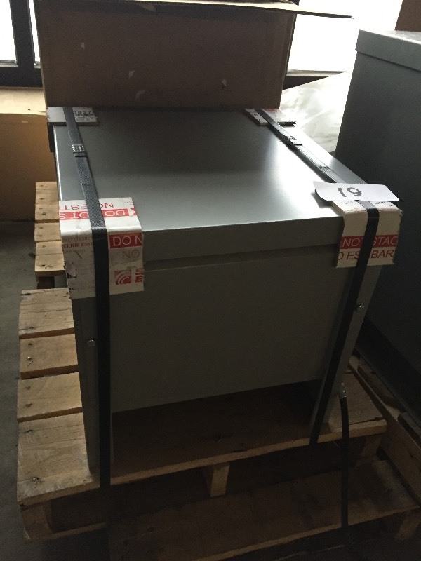 Lot of 4 electrical transformers