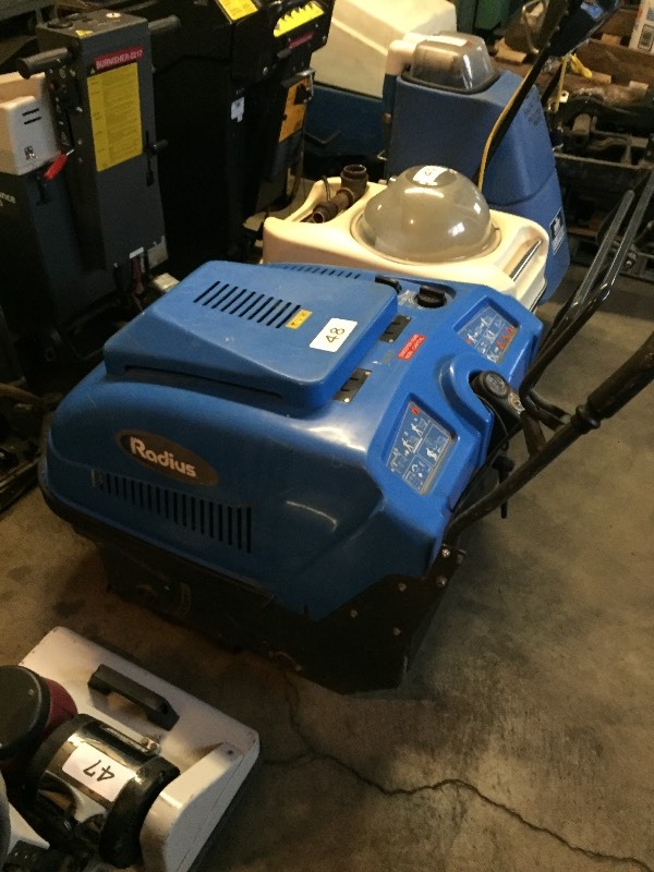 Radius floor sweeper