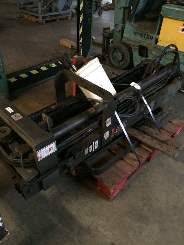 Cat forklift mast