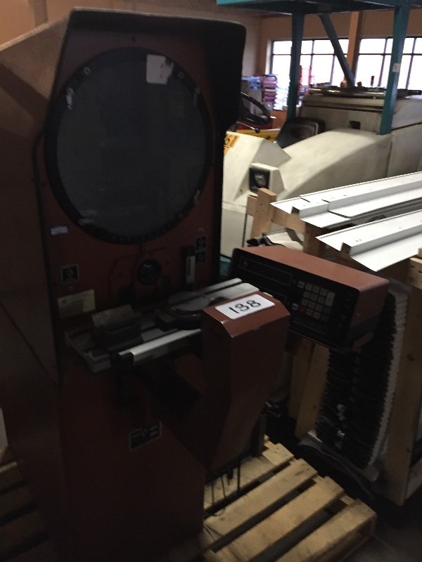 Comparator with controller