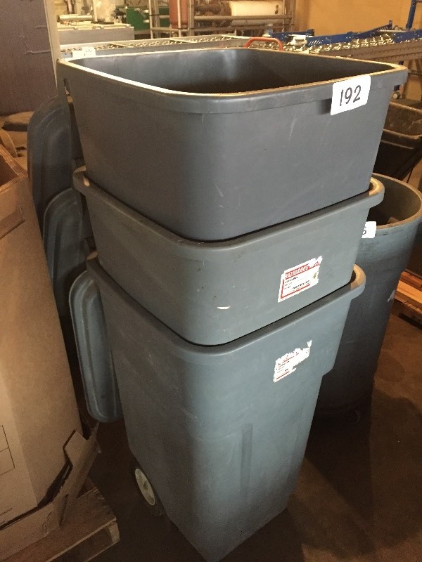Lot of 3 garbage cans
