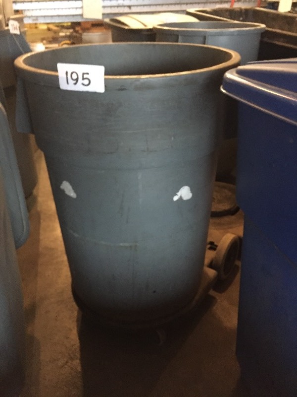Rubbermaid garbage can