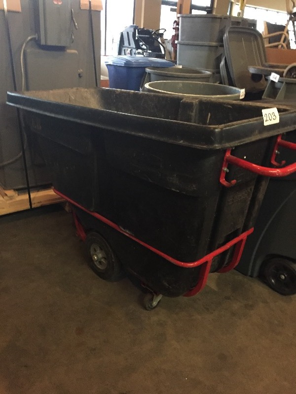 Rubbermaid garbage can