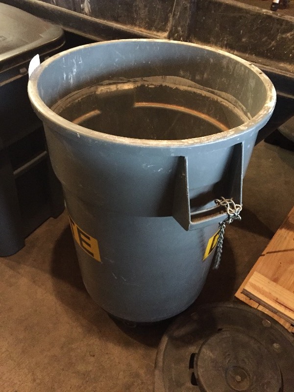 Rubbermaid garbage can