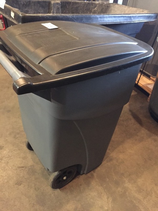 Plastic garbage can