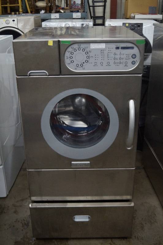 lot 11 image: Kitchen Aid Washer with Pedestal Drawer