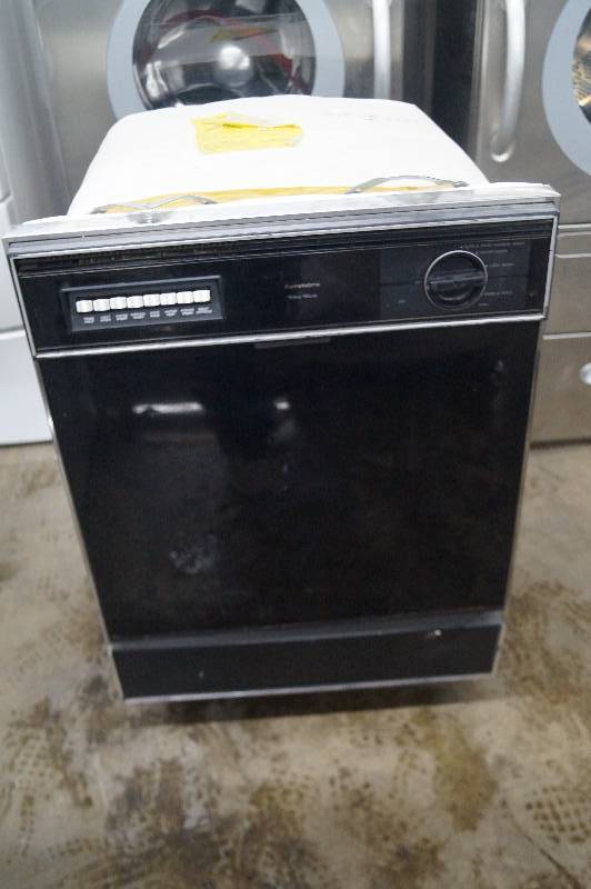 lot 13 image: Kenmore Dishwasher