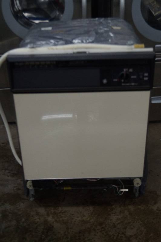 lot 15 image: GE Dishwasher