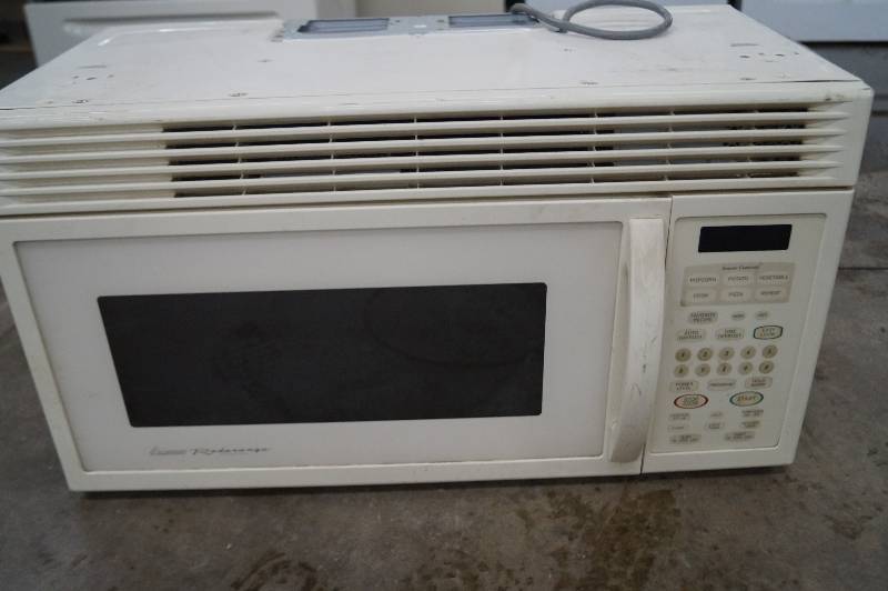 lot 22 image: Amana Microwave