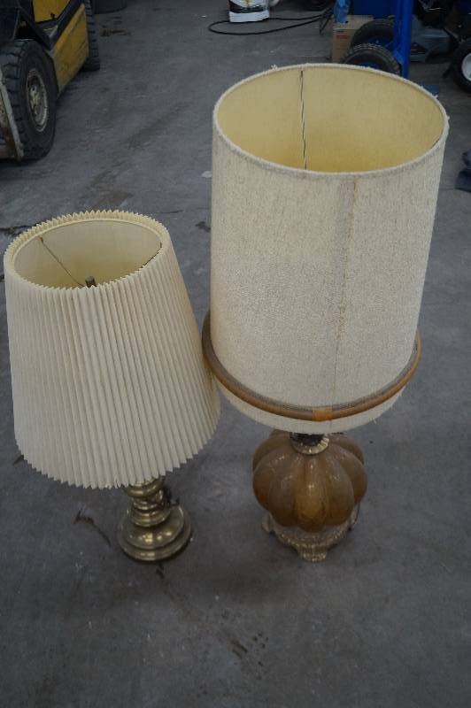 lot 31 image: Vintage lamps