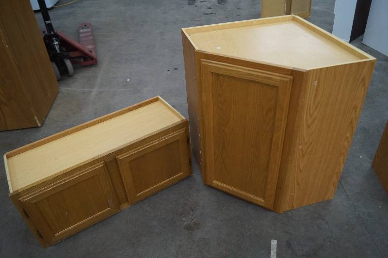 lot 33 image: Oak Upper Cabinets