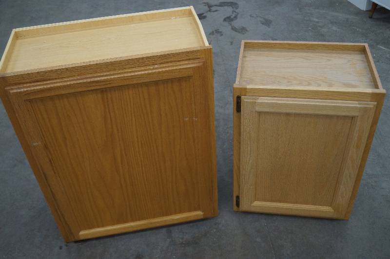 lot 36 image: Oak Upper Cabinets