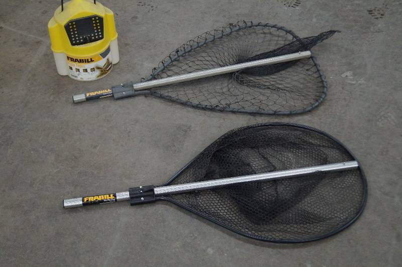 lot 47 image: Landing Nets & Minnow Bucket
