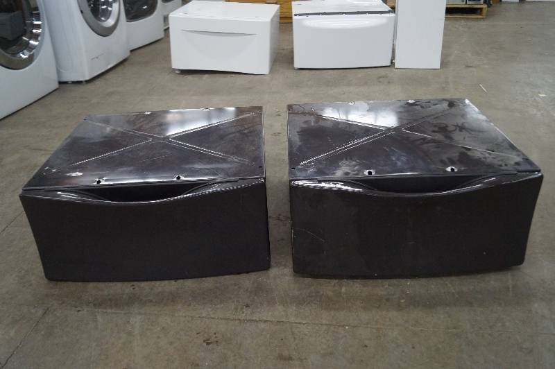 lot 48 image: WasherDryer Pedestal Stands