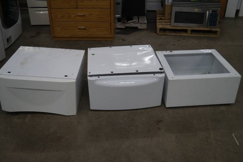 lot 49 image: WasherDryer Pedestal Stands