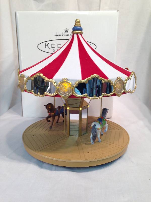 Hallmark Carousel Display w4 extra animals
