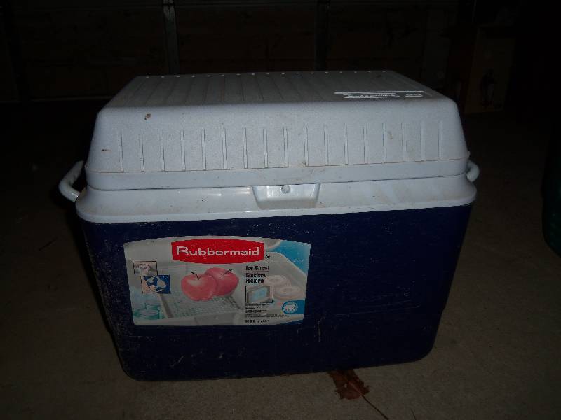 Rubbermaid Cooler