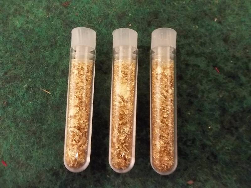 3 Vials Of Gold Flake No Guarantee Of Quality Or Quantity