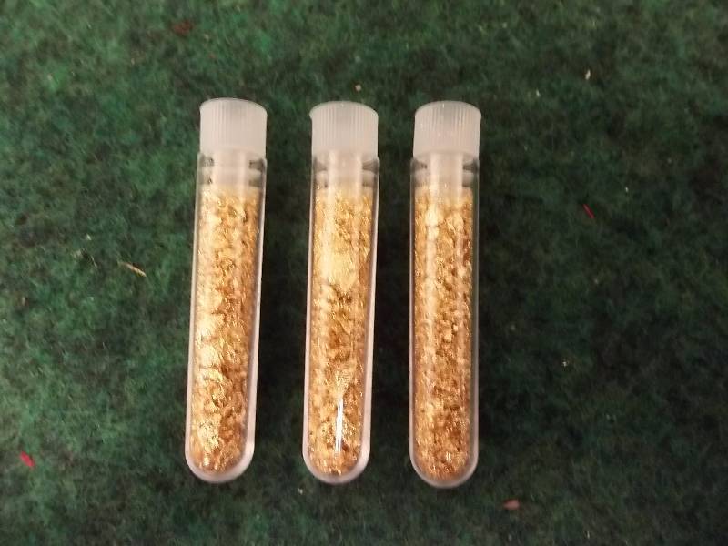 3 Vials Of Gold Flake No Guarantee Of Quality Or Quantity