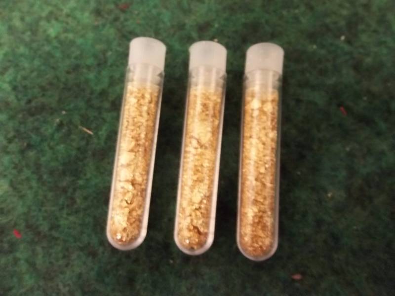 3 Vials Of Gold Flake No Guarantee Of Quality Or Quantity