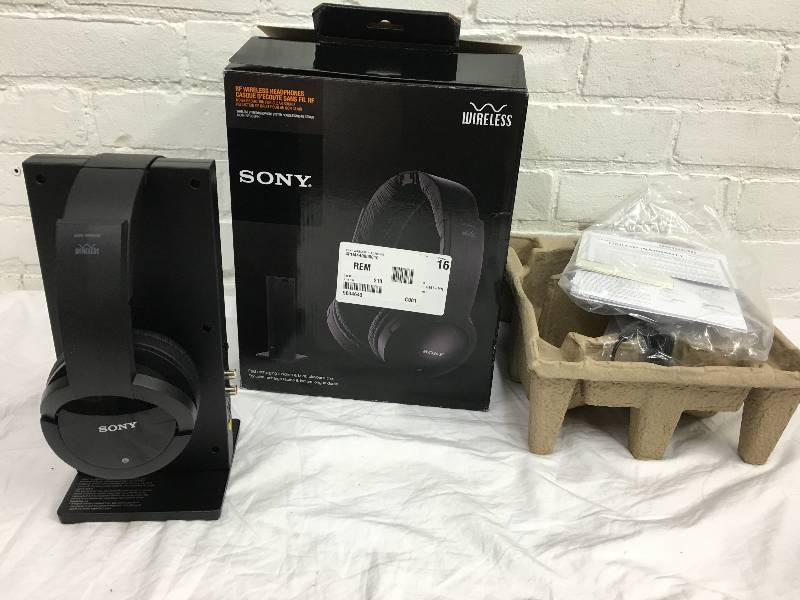 lot 6 image: Sony Noise-Reduction Wireless Headphones