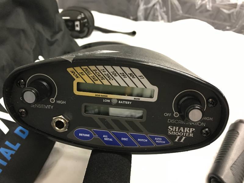 lot 12 image: Bounty Hunter Sharp Shooter II Metal Detector Kit retail $199