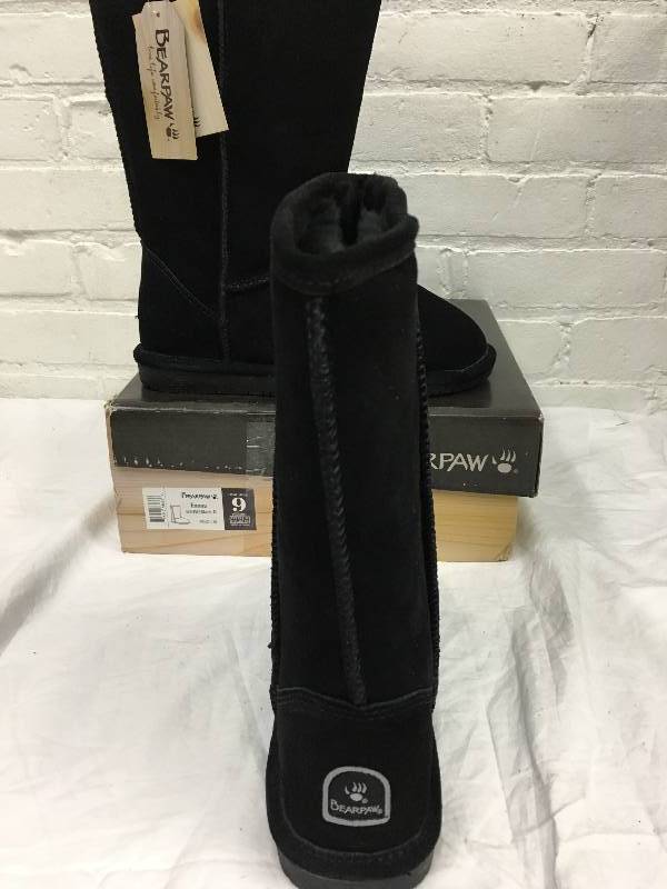 lot 22 image: Bearpaw Womens Emma 10 Boot size 9 retail $89