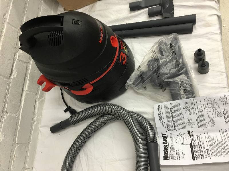 lot 67 image: Master Craft 3-Gallon WetDry Vacuum retail $79