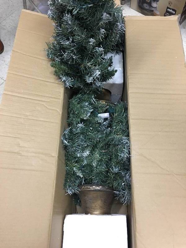 lot 74 image: 5-pc. Frosted Door Decor Set retail $100