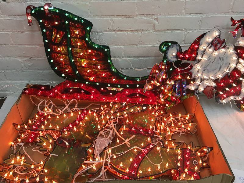 lot 102 image: Lighted Holographic Santa & Sleigh retail $129