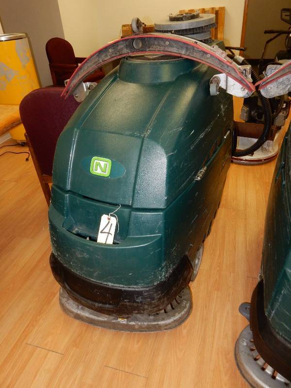 NOBLES SS 5 Speed Scrubber.. No. 600 Diameter (24in).. 632 hours.  4 working batteries