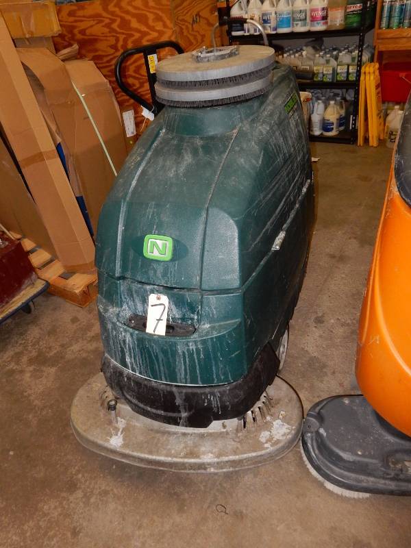 NOBLES, SS5 Speed Scrubber, No 800 Diameter (32in)  368 hours  4 working batteries