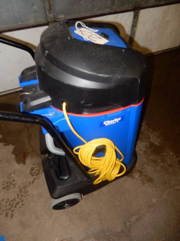 CLARKE, Model MAXXI II 75-1 WD COMMERCIAL Vacuum System..LIKE NEW. No hoses