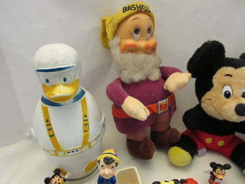 Disney Collectibles  Mickey, Minnie, Donald, Bashful, Pinnocuo