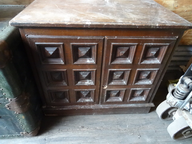 lot 7 image: 2 Door Wood Cabinet 28 X 17 X 24