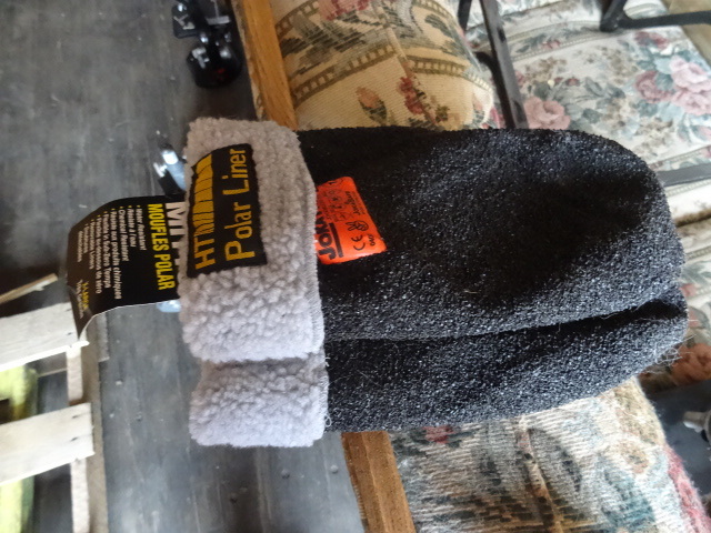 lot 14 image: Pair of Polar Liner Gloves New