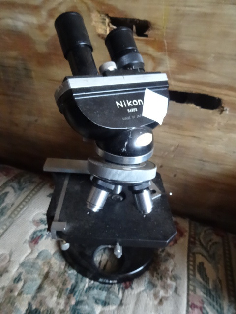 lot 25 image: Nikon Microscope Missing Eye Lenses