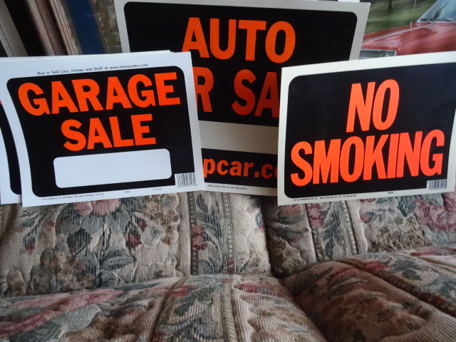 lot 44 image: 5 Garage Sale Signs