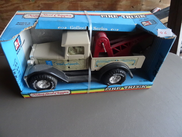 lot 46 image: Nylint Fire Truck