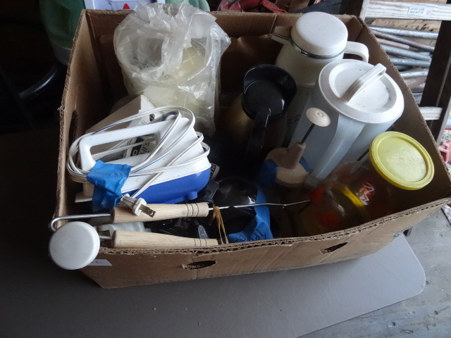 lot 66 image: Misc Kitchen Items Mixer