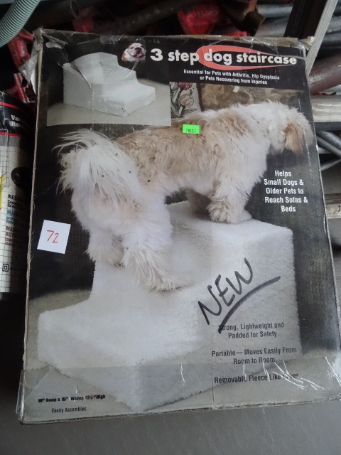 lot 72 image: 3 Step Dog Staircase