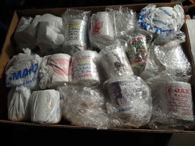 lot 86 image: Large Box of Misc Coffee Cups