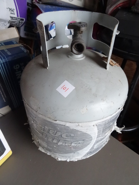 lot 101 image: New Style 20 Lb Propane Tank