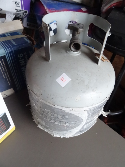 lot 102 image: New Style 20 Lb Propane Tank