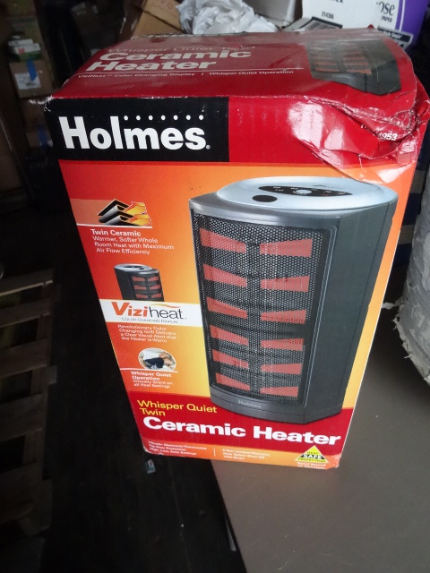 lot 104 image: Holmes Ceramic Heater