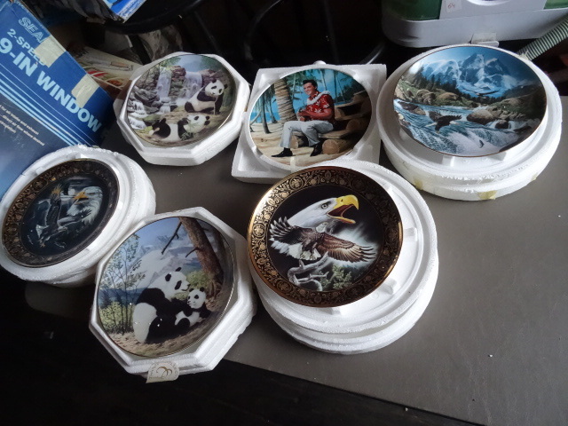 lot 109 image: Elvis Collector Plates