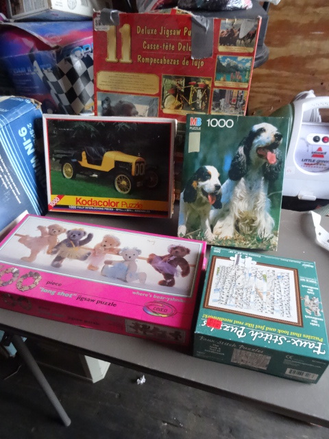 lot 123 image: Misc Glassware, Misc Puzzles