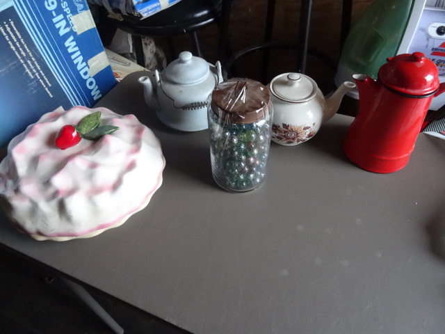 lot 125 image: Tea Pots, Marbles, Vintage Collectibles